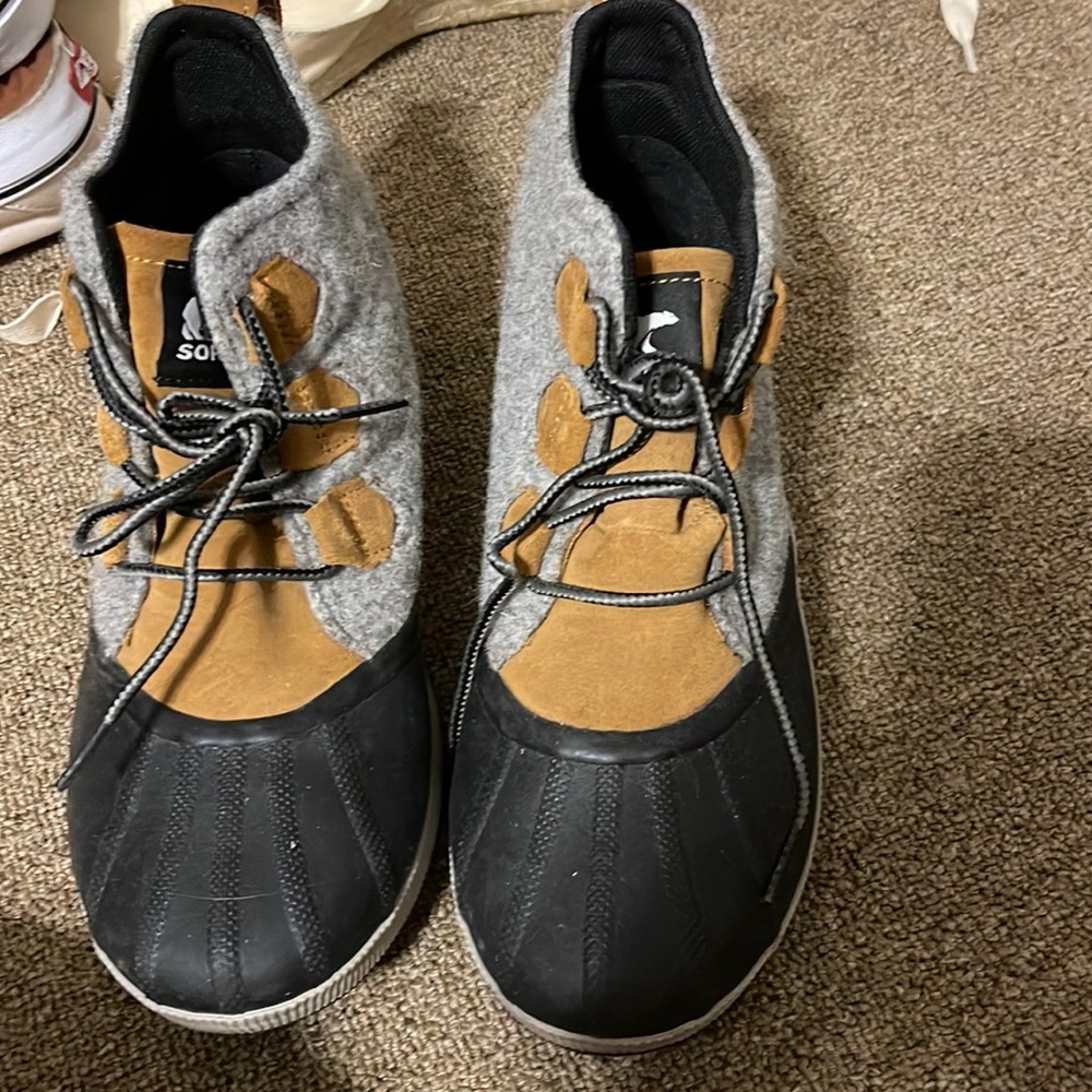 Sorel women’s hiking boots size 10